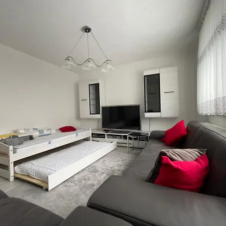 Guntia Apartment Mit Gartenzugang + Terasse 아파트